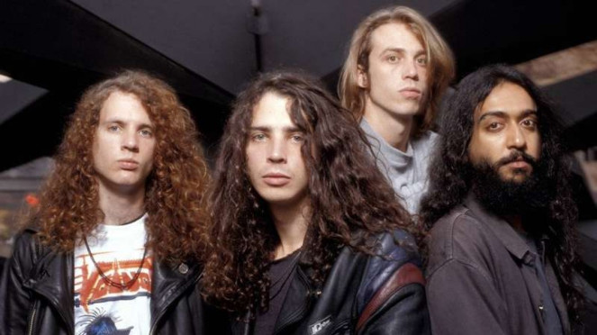 VIVA Militer: Sersan Satu Jason Everman (kiri) bersama Soundgarden