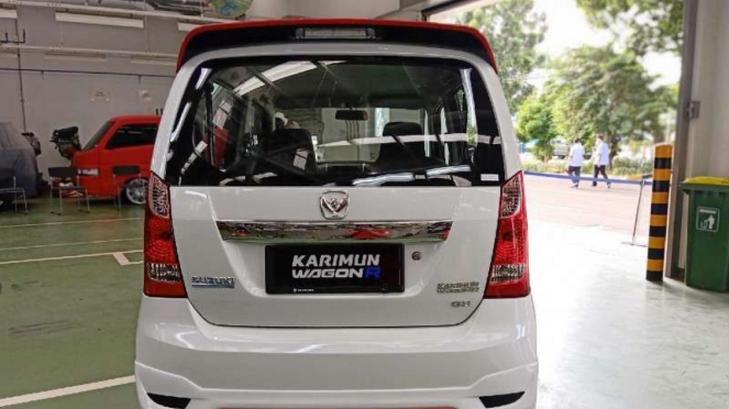 Tampilan belakang Karimun Wagon R edisi 50 Tahun Suzuki di Indonesia