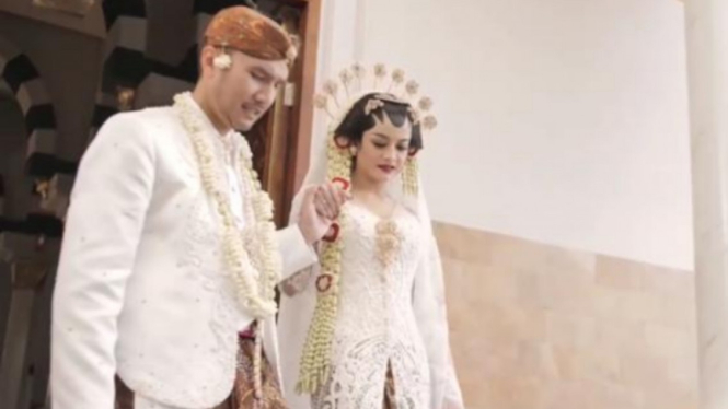 Pernikahan Ovi Dian dan Helmi Rahman.