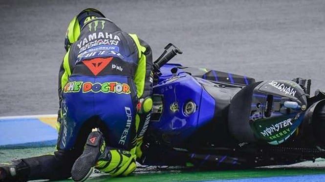 Valentino Rossi terjatuh di MotoGP Prancis