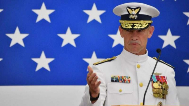 VIVA Militer: Komandan Penjaga Pantai AS, Laksamana Charles W. Ray