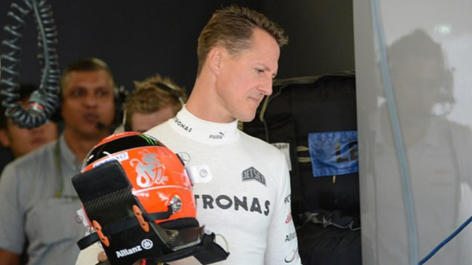 Legenda Formula 1, Michael Schumacher, dengan helm keramatnya