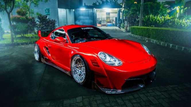 Mobil Porsche Cayman dengan bodykit Karma buatan Indonesia