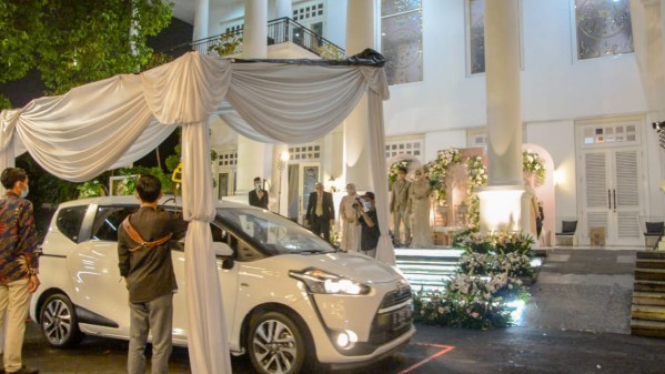 Konsep drive thru wedding