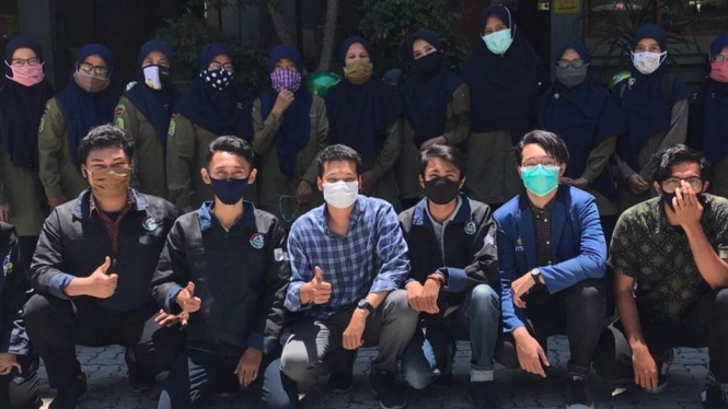 Kelompok KKNT ITS 27 melakukan KKN di SD Muhammadiyah 2 Gresik dengan tema SOSIALISASI PENGGUNAAN FITUR GOOGLE SEBAGAI MEDIA BELAJAR MENGAJAR DARING DIMASA PANDEMI COVID-19