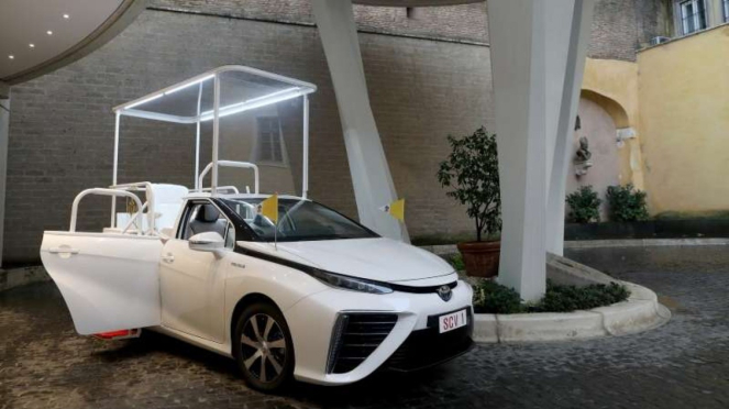 Toyota Mirai Hydrogen akan masuk dalam jajaran mobil dinas Paus Fransiskus