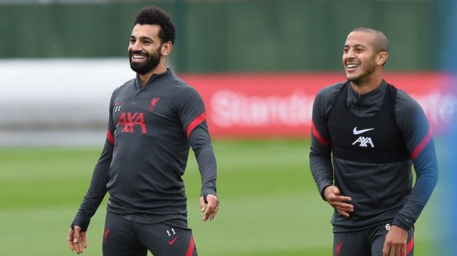 Dua bintang Liverpool, Mohamed Salah dan Thiago Alcantara