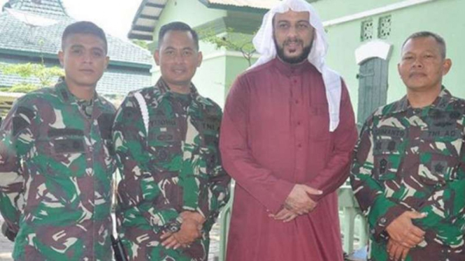 VIVA Militer: Syekh Ali Jaber di Markas  Satuan Resimen Armed 1 Kostrad