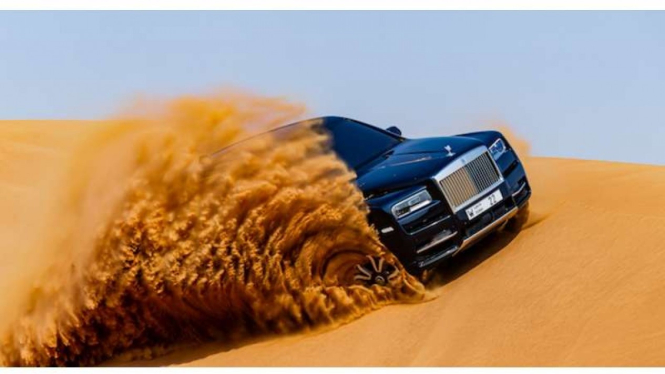 Rolls-Royce digeber di gurun pasir