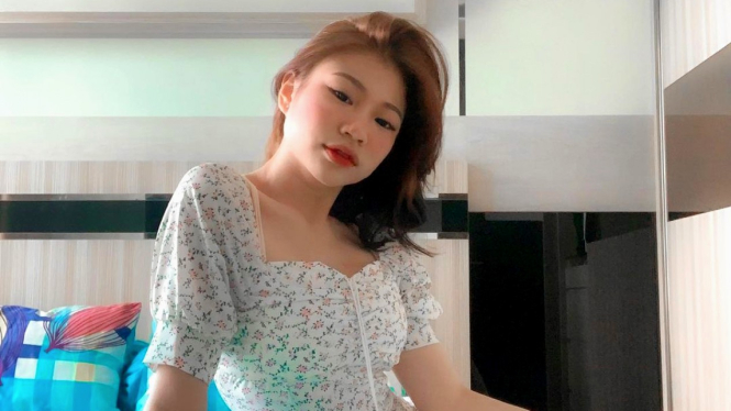 Edan, Vey Ruby Jane Kuat Minum Anggur Merah 2 Dus Sehari