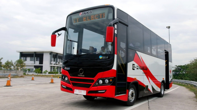Bus litrik E-Inobus buatan PT Inka