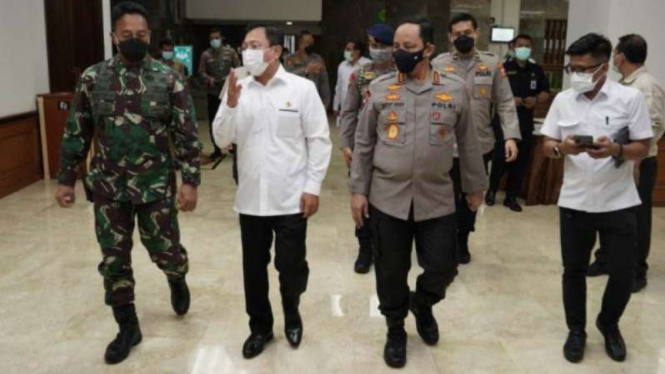 Menkes Terawan bertemu dengan KSAD Jenderal Andika Perkasa, dan Wakapolri.