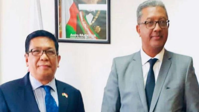 Kuasa Usaha Tetap RI untuk Republik Madagaskar Benny Yan Pieter Siahaan (kiri).