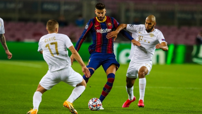 Gerard Pique dalam laga Barcelona vs Ferencvaros