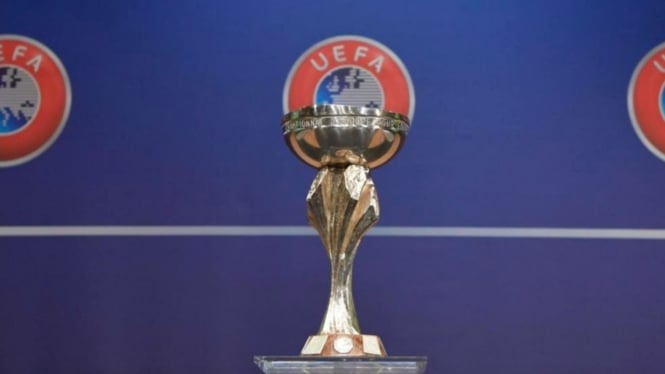 Trofi Piala Eropa U-19.