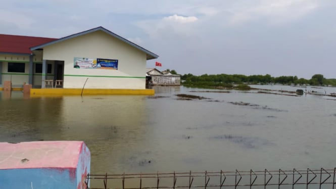 Banjir rendam pemukiman di Muaragembong Bekasi