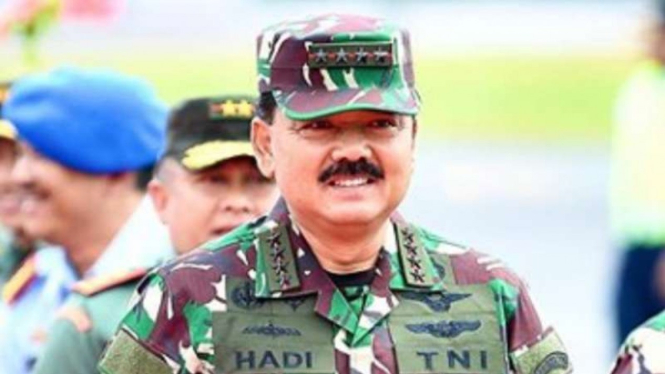 VIVA Militer : Panglima TNI Marsekal TNI Hadi Tjahjanto mutasi 47 Pati TNI