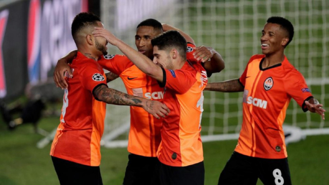 Pemain Shakhtar Donetsk merayakan gol Mateus 'Tete' Cardoso Lemos Martins.