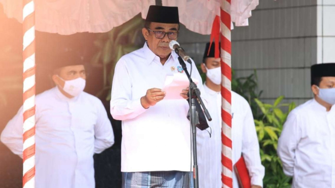 Menteri Agama Fachrul Razi memimpin langsung upacara Peringatan Hari Santri di kantor Kementerian Agama, Jakarta, Kamis, 22 Oktober 2020. 