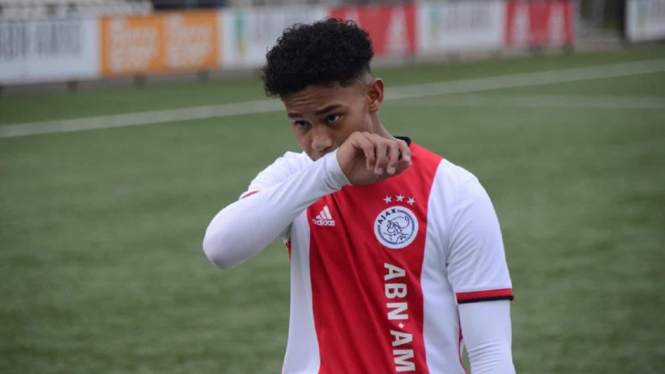 Striker akademi Ajax Amsterdam keturunan Jawa, Noah Gesser