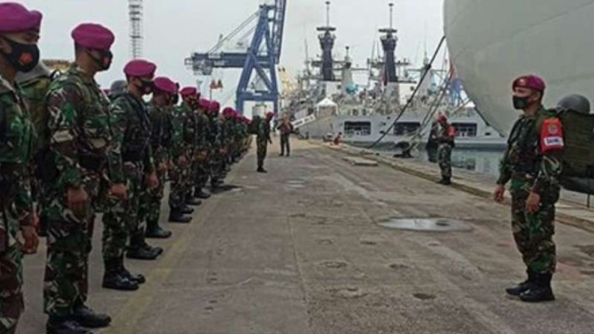 VIVA Militer: Pasukan Beruang Hitam Marinir di Pelabuhan Kolinlamil Jakarta.