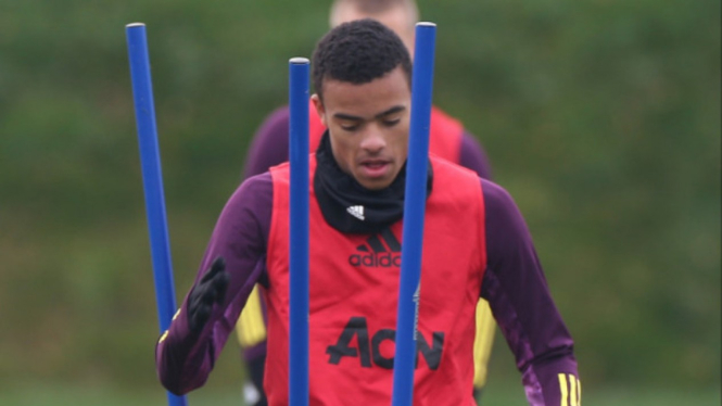 Striker Manchester United, Mason Greenwood, saat berlatih