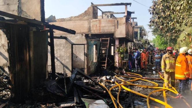 Lima rumah terbakar di Kelapa Gading, Jakarta. 