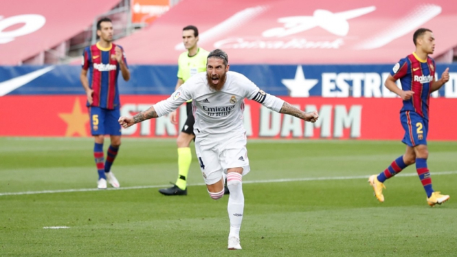 Kapten Real Madrid, Sergio Ramos usai cetak gol ke gawang Barcelona