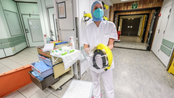 Sejumlah rumah sakit di Liege mengalihkan pasien-pasien ke tempat lain dan membatalkan operasi non-darurat, beberapa hari setelah Menteri Kesehatan Belgia, Frank Vandenbroucke, memperingatkan negaranya mendekati "tsunami" penularan Covid-19.-Getty Images
