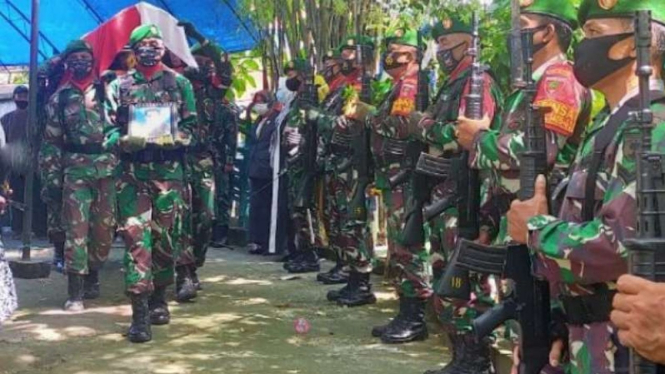 VIVA Militer: Prosesi pemakaman Kolonel Abdul Chalid  Halim.