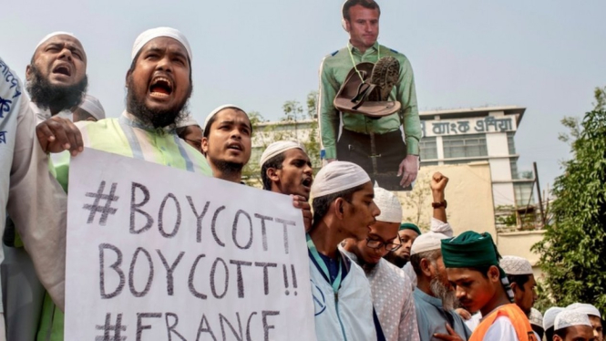 Demo besar-besaran di Bangladesh soal pernyataan Presiden Prancis soal Islam dan pembelaannya terhadap pembuatan kartun Nabi Muhammad SAW. BBC Indonesia