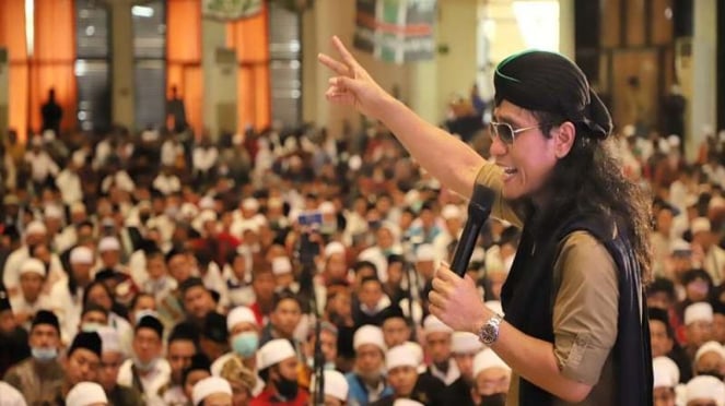 KH Miftah Maulana Habiburrahman o Gus Miftah