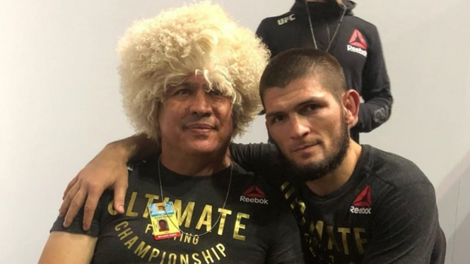 Khabib Nurmagomedov bersama pelatihnya, Javier Mendez