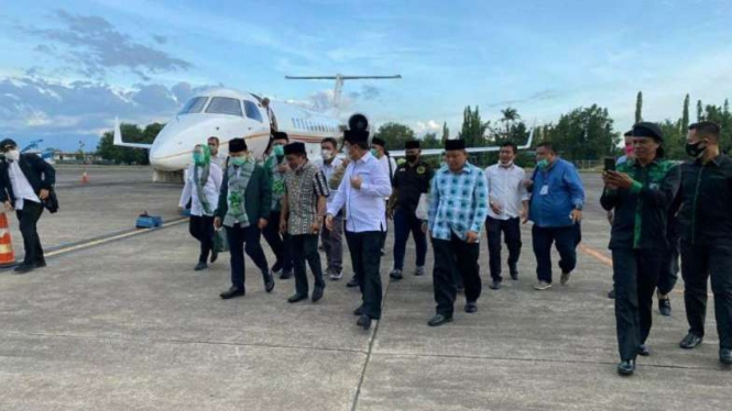 Plt Ketua Umum PPP Suharso Monoarfa konsolidasi ke daerah dengan jet pribadi.