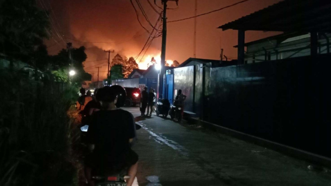 Pabrik produsen busa PT Foamindo Industri Uretan di kawasan Jalan Telesonik, Tangerang, Banten, terbakar pada Kamis sore, 29 Oktober 2020.