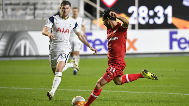 Pertandingan Royal Antwerp versus Tottenham Hotspur di Liga Europa.