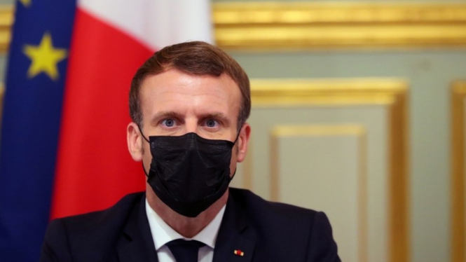 Pembelaan Emmanuel Macron atas kartun Nabi Muhammad, telah memicu kemarahan negara-negara Muslim.-Reuters

