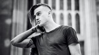 Profil Eddie Hassell, Pemain Skateboard dan Hobi Berselancar