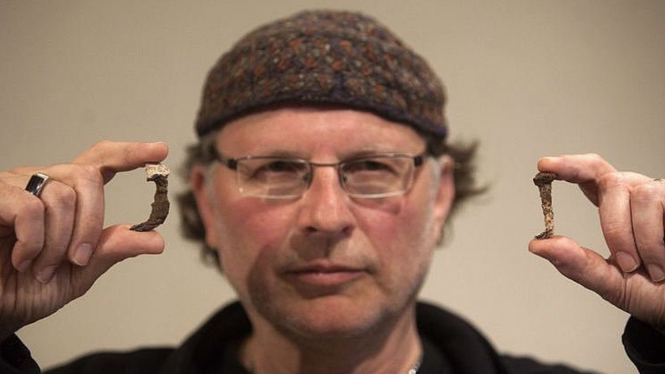 Dua buah paku besi kuno yang ditemukan peneliti di Israel.