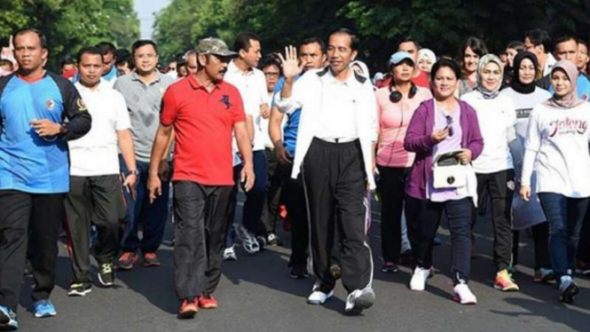 VIVA Militer: Pria di foto Jokowi.