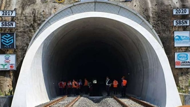 Proyek jalur kereta api di terowongan Ijo yang menggunakan skema SBSN.