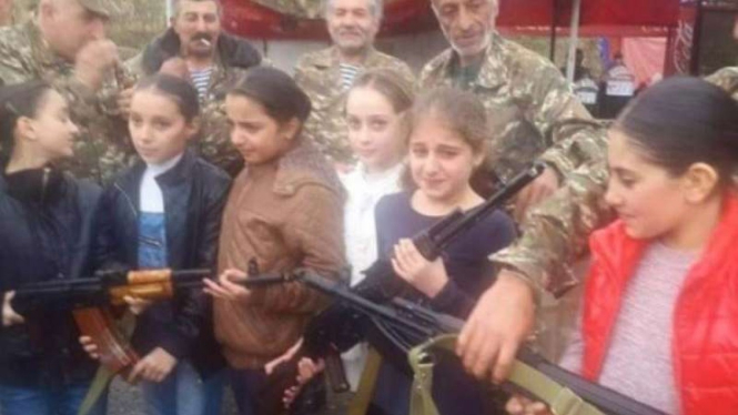 VIVA Militer: Anak-anak perempuan Armenia dijadikan tentara