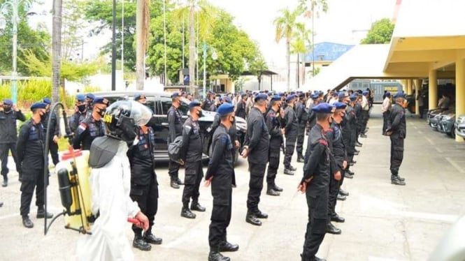 Brimob Polda Sulsel berjaga di RS rujukan COVID-19