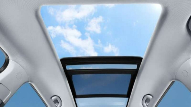 Ilustrasi panoramic sunroof