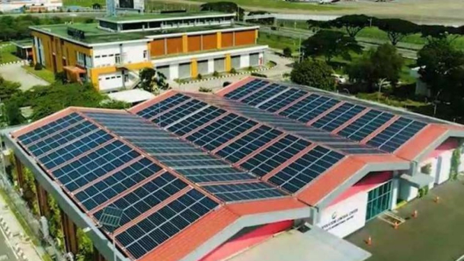 Fasilitas solar panel di bandara kelolaan Angkasa Pura II.