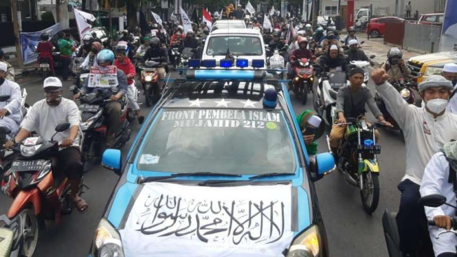 Aksi gabungan ormas Islam di Kota Makassar mengutuk penistaan Islam dan penghinaan terhadap Nabi Muhammad oleh Presiden di Prancis, Jumat, 6 November 2020.