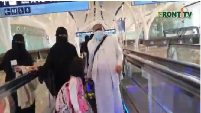 Habib Rizieq dan keluarga di Bandara King Abdul Aziz Arab Saudi