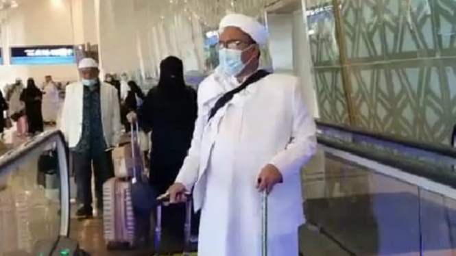 Imam Besar FPI Habib Rizieq Shihab tiba di Bandara Soetta