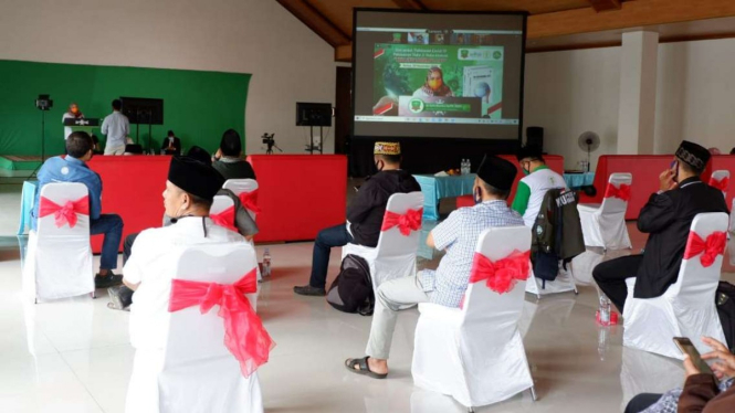 Satgas Peduli COVID-19 NU melakukan pembacaan tahlil dan doa bersama untuk para tenaga kesehatan, relawan dan para kiai yang meninggal dunia akibat COVID-19 di Hari Pahlawan pada Selasa, 10 November 2020.