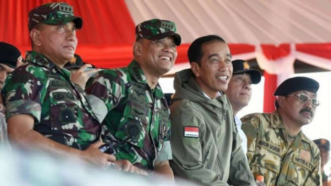 VIVA Militer : Presiden Jokowi dengan Panglima TNI Jenderal Gatot Nurmantyo